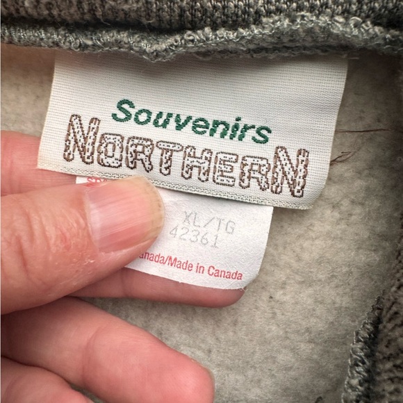 VINTAGE NORTHERN SOUVENIRS ILES DE LA MADELEINE SWEATER - XL - Picture 8 of 13